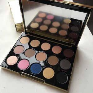 Urban decay x Gwen Stafani Eyeshadow Palette